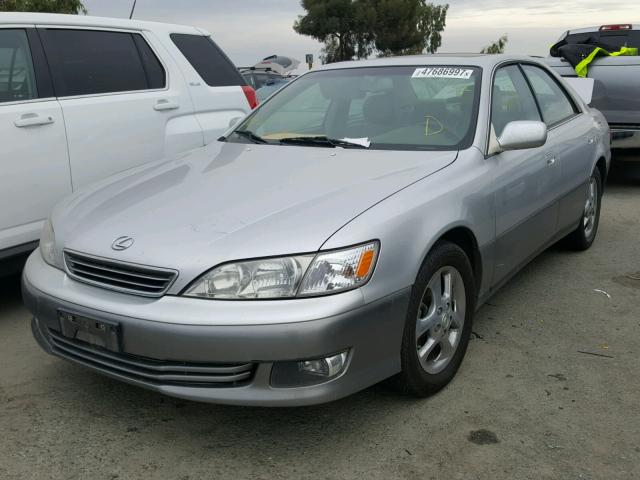 JT8BF28G2Y0253268 - 2000 LEXUS ES 300 SILVER photo 2