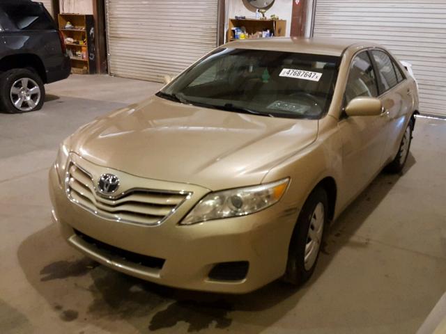 4T1BF3EK7BU716064 - 2011 TOYOTA CAMRY BASE GOLD photo 2