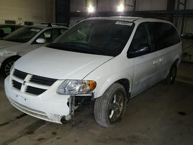 2D4GP44L56R870222 - 2006 DODGE GRAND CARA WHITE photo 2