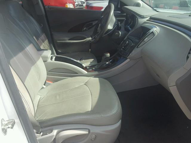 1G4GA5EC7AF256299 - 2010 BUICK LACROSSE C WHITE photo 5