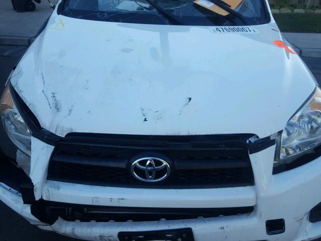 JTMZF4DV4B5040932 - 2011 TOYOTA RAV4 WHITE photo 7