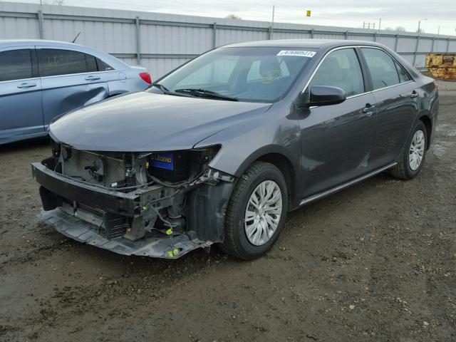 4T4BF1FKXDR312512 - 2013 TOYOTA CAMRY L GRAY photo 2