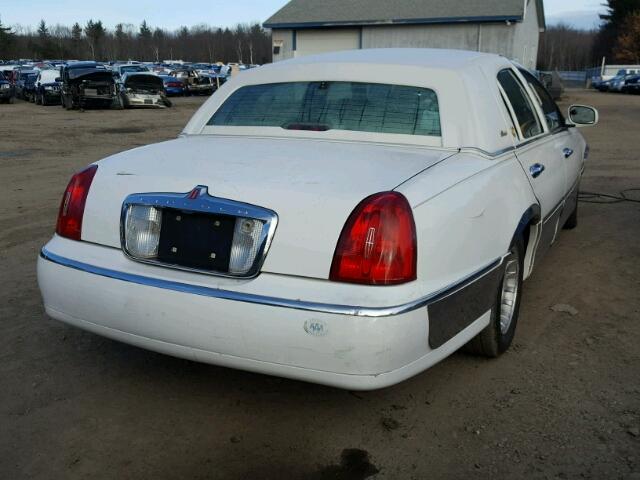 1LNFM81W7WY661059 - 1998 LINCOLN TOWN CAR E WHITE photo 4