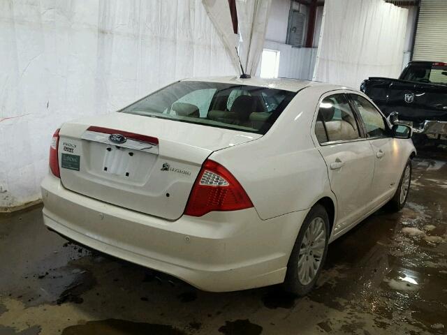 3FADP0L31AR245433 - 2010 FORD FUSION HYB WHITE photo 4