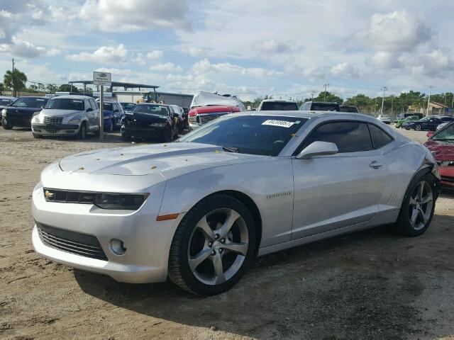 2G1FB1E31E9201795 - 2014 CHEVROLET CAMARO LT SILVER photo 2