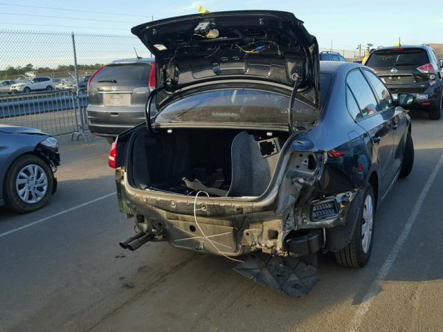 3VW2K7AJ8FM280563 - 2015 VOLKSWAGEN JETTA BASE BLACK photo 4