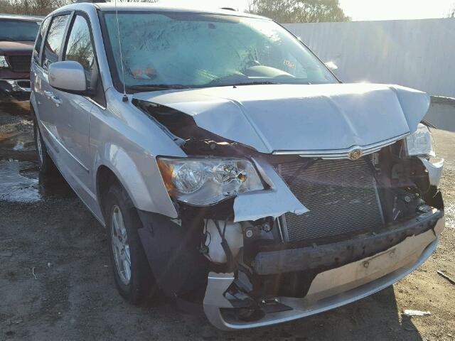 2A4RR5D15AR204145 - 2010 CHRYSLER TOWN & COU SILVER photo 1