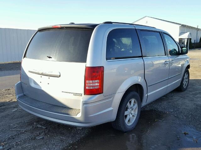 2A4RR5D15AR204145 - 2010 CHRYSLER TOWN & COU SILVER photo 4