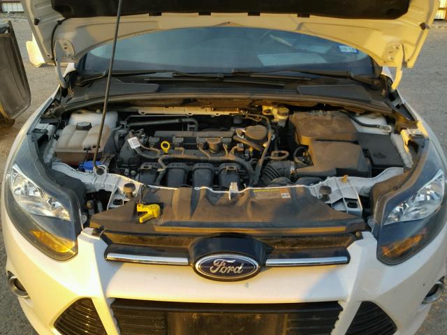 1FAHP3J27CL434974 - 2012 FORD FOCUS TITA WHITE photo 7