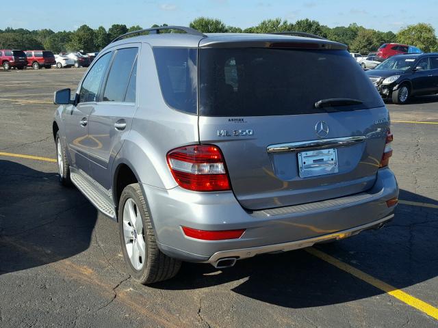 4JGBB2FB0BA746769 - 2011 MERCEDES-BENZ ML 350 BLU SILVER photo 3