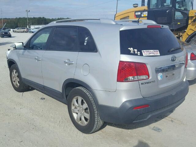 5XYKT3A14BG018250 - 2011 KIA SORENTO BA SILVER photo 3