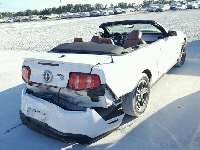 1ZVBP8EM9B5117822 - 2011 FORD MUSTANG WHITE photo 4