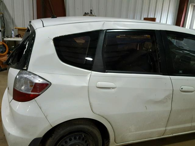 JHMGE88279S073984 - 2009 HONDA FIT WHITE photo 9