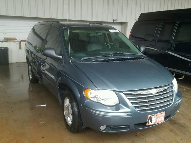 2C4GP54L15R511872 - 2005 CHRYSLER TOWN & COU GRAY photo 1