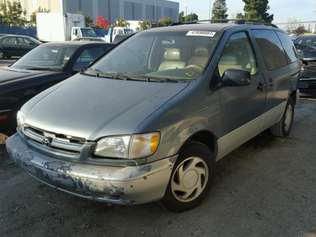 4T3ZF13C9XU111539 - 1999 TOYOTA SIENNA LE GRAY photo 2