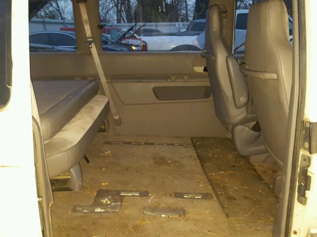 2B4GH25K6NR684818 - 1992 DODGE CARAVAN WHITE photo 6