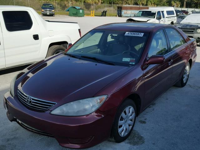 4T1BE30K45U098779 - 2005 TOYOTA CAMRY LE RED photo 2