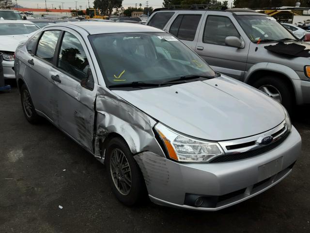 1FAHP3FN0AW104494 - 2010 FORD FOCUS SE SILVER photo 1