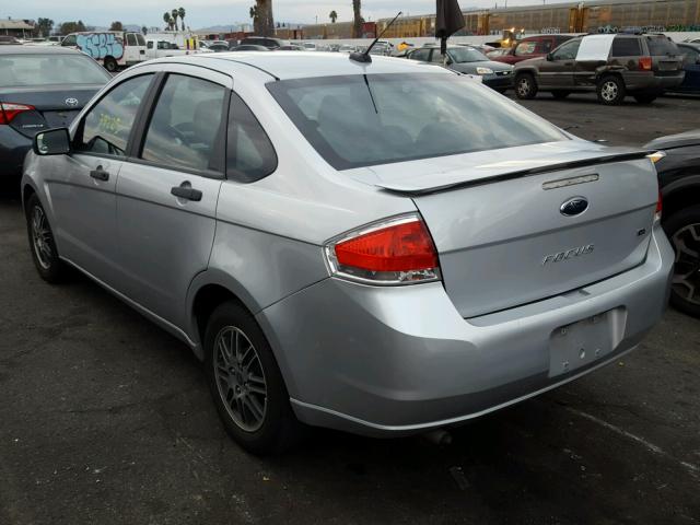 1FAHP3FN0AW104494 - 2010 FORD FOCUS SE SILVER photo 3