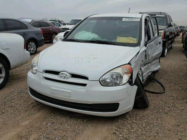 KMHCM36C98U097056 - 2008 HYUNDAI ACCENT GS WHITE photo 2