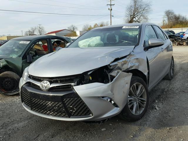4T1BF1FK8HU695365 - 2017 TOYOTA CAMRY LE SILVER photo 2