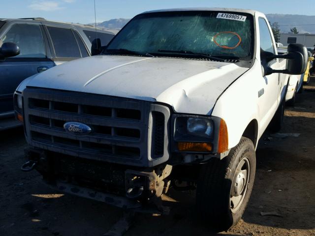 1FTNF20575EC82322 - 2005 FORD F250 SUPER WHITE photo 2