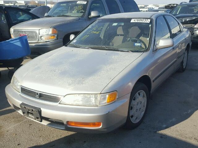 JHMCD5631VC006913 - 1997 HONDA ACCORD LX SILVER photo 2