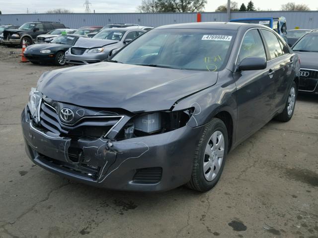 4T4BF3EK9AR087234 - 2010 TOYOTA CAMRY BASE GRAY photo 2