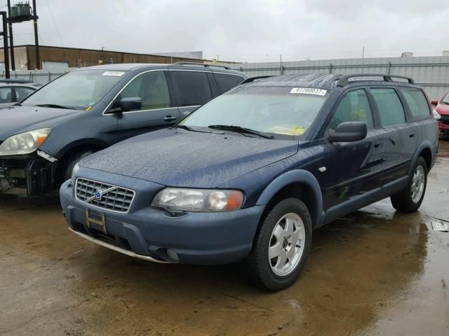 YV1SZ58D011003893 - 2001 VOLVO V70 XC BLUE photo 2