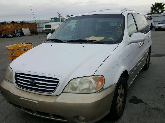 KNDUP131636438689 - 2003 KIA SEDONA EX WHITE photo 2