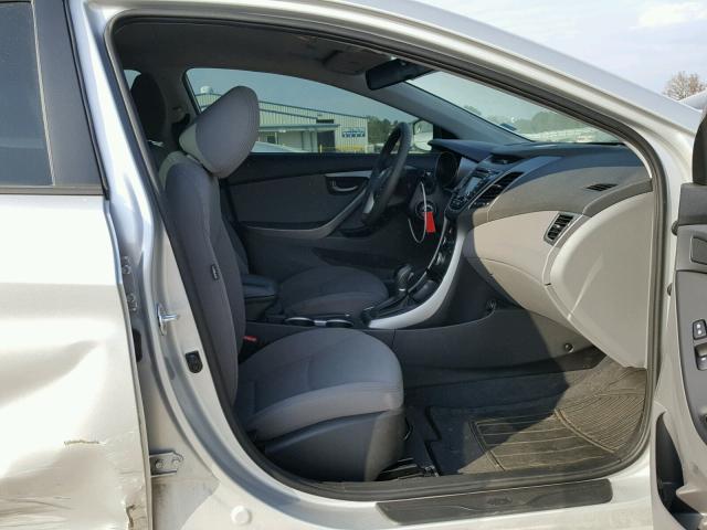 5NPDH4AE0GH773057 - 2016 HYUNDAI ELANTRA SE SILVER photo 5