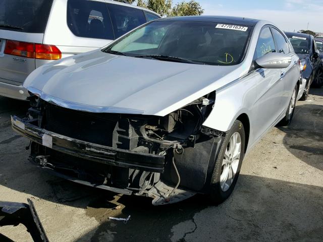 5NPEC4AC0CH368439 - 2012 HYUNDAI SONATA SE 银色 照片 2