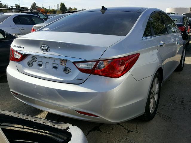 5NPEC4AC0CH368439 - 2012 HYUNDAI SONATA SE SILVER photo 4