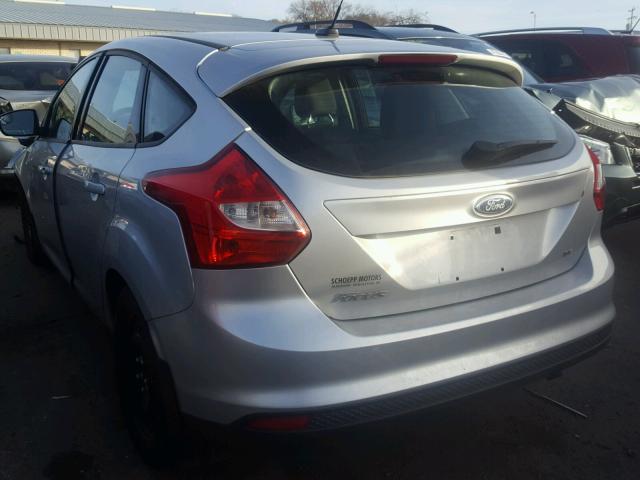 1FAHP3K29CL156884 - 2012 FORD FOCUS SE SILVER photo 3