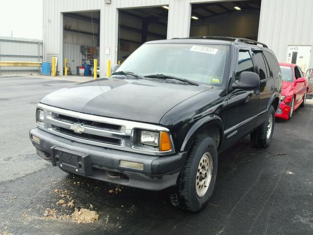 1GNDT13W1S2193031 - 1995 CHEVROLET BLAZER GRAY photo 2