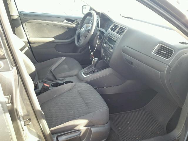 3VW2K7AJXCM340841 - 2012 VOLKSWAGEN JETTA BASE GRAY photo 5