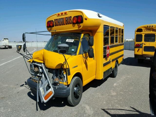 1GBJG31R121102987 - 2002 CHEVROLET BUS YELLOW photo 2