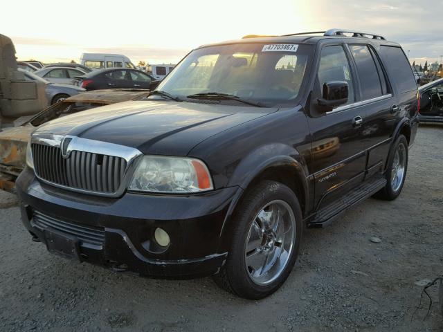 5LMFU27R64LJ35446 - 2004 LINCOLN NAVIGATOR შავი ფოტო 2