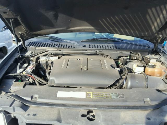5LMFU27R64LJ35446 - 2004 LINCOLN NAVIGATOR შავი ფოტო 7