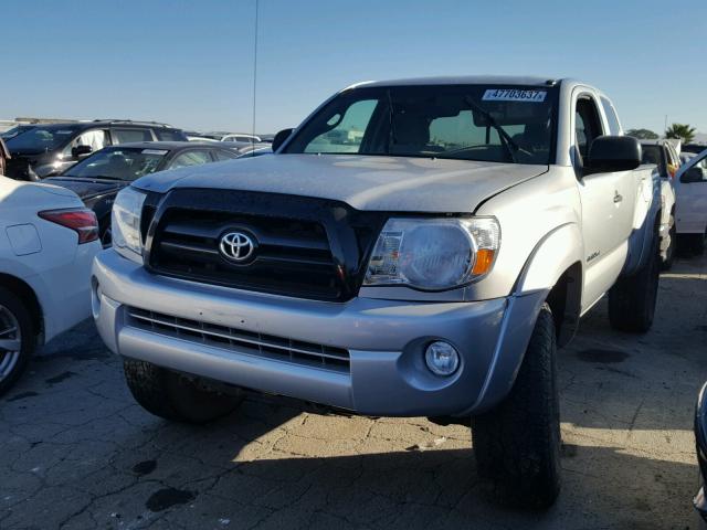 5TEUU42N57Z458956 - 2007 TOYOTA TACOMA ACC SILVER photo 2