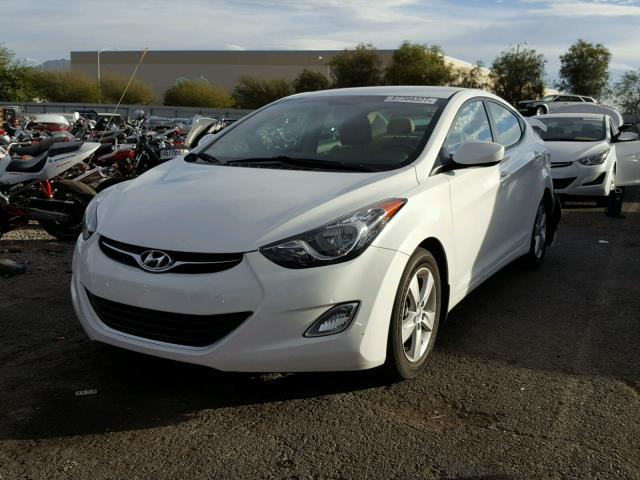 5NPDH4AE0DH288395 - 2013 HYUNDAI ELANTRA GL WHITE photo 2