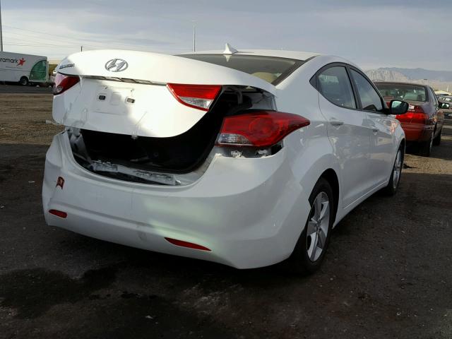 5NPDH4AE0DH288395 - 2013 HYUNDAI ELANTRA GL WHITE photo 4