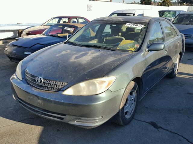 JTDBE32K620033291 - 2002 TOYOTA CAMRY LE GREEN photo 2