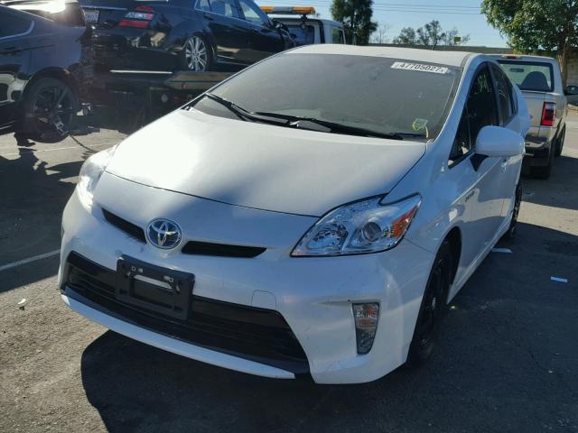 JTDKN3DU0F1896960 - 2015 TOYOTA PRIUS WHITE photo 2