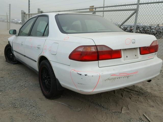 JHMCG665XXC024599 - 1999 HONDA ACCORD LX WHITE photo 3