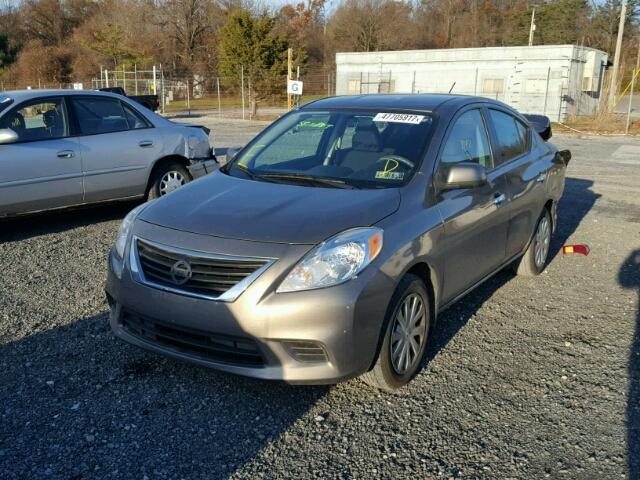 3N1CN7AP2DL856012 - 2013 NISSAN VERSA S BROWN photo 2