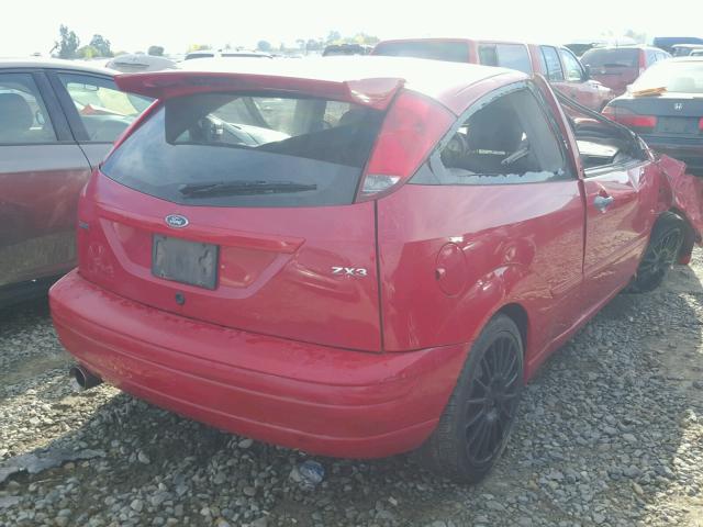 3FAFP31N85R101916 - 2005 FORD FOCUS ZX3 RED photo 4