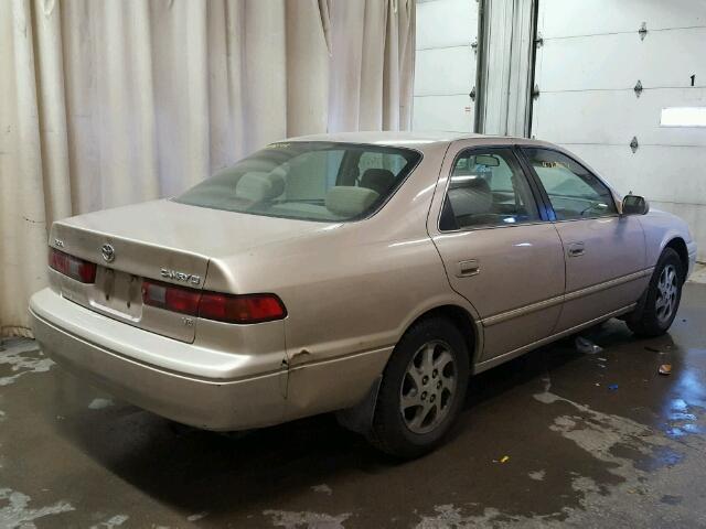 4T1BF28K0WU067994 - 1998 TOYOTA CAMRY CE TAN photo 4