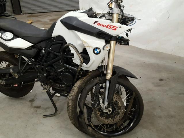 WB1022907BZU03168 - 2011 BMW F800 GS WHITE photo 9