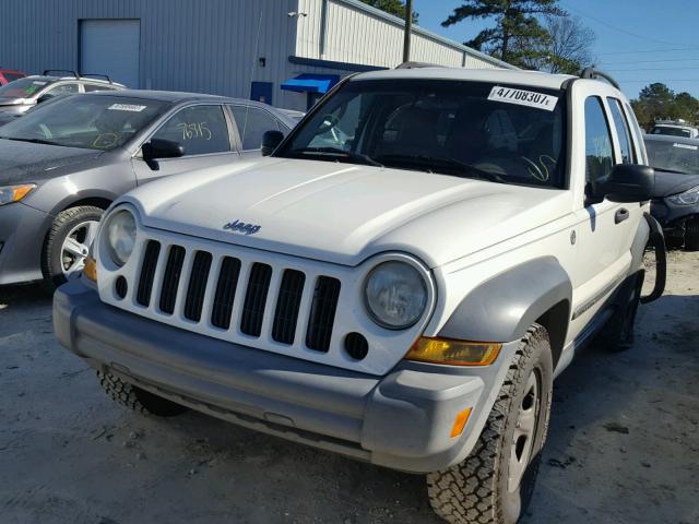 1J4GL48K85W541332 - 2005 JEEP LIBERTY SP WHITE photo 2